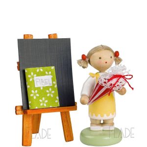 Mädchen mit Schultüte, Tafel und Fibel