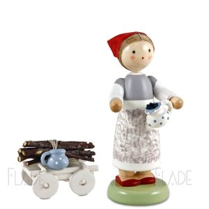 Beerensammlerin und Handwagen mit Holzbündel