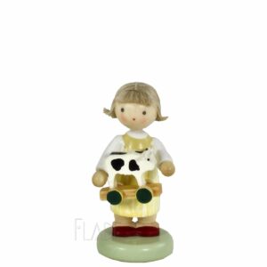 Mädchen mit Spielzeugkälbchen