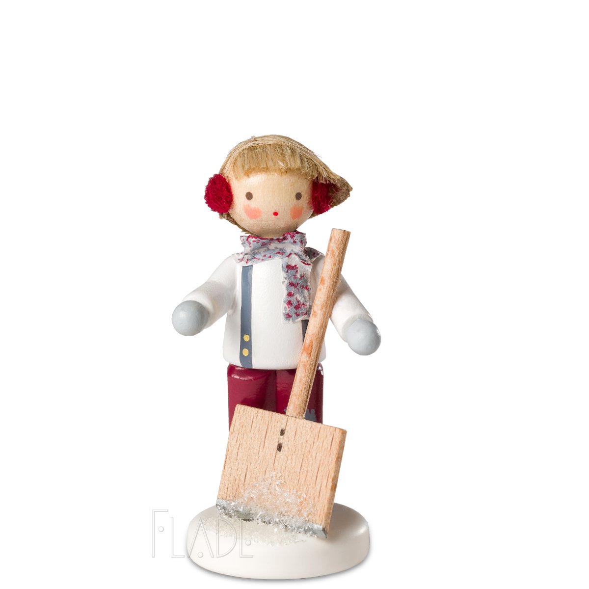 Junge mit Schneeschippe