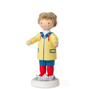 Junge mit Papierschiffchen<br> FLADE and friends Edition 2025 "Pfützenkinder"